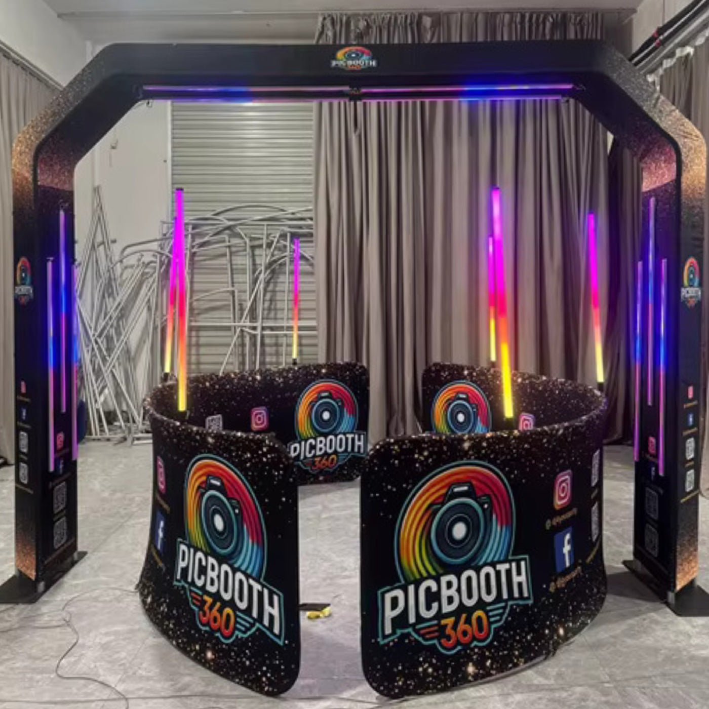 Videomatón 360 con paredes y luces para eventos de empresa, bodas, cumpleaños, comuniones y bautizos